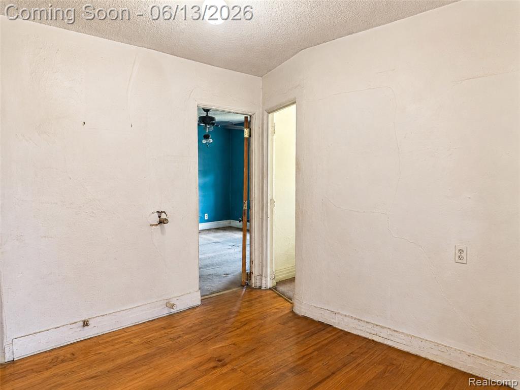 24362 Outer Drive Property Photo 25