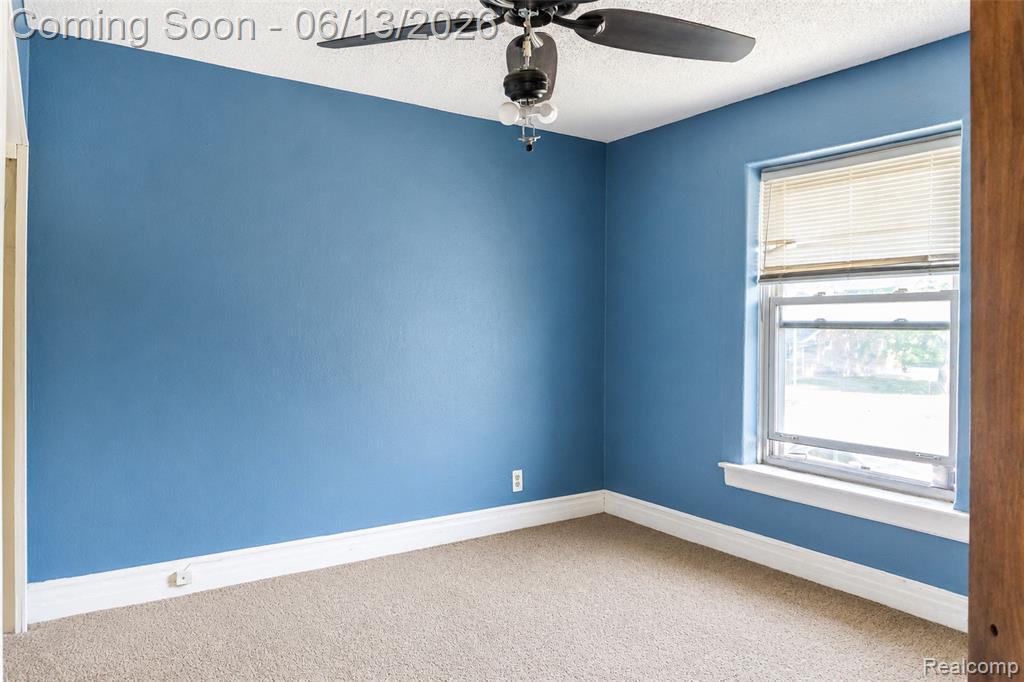 24362 Outer Drive Property Photo 27