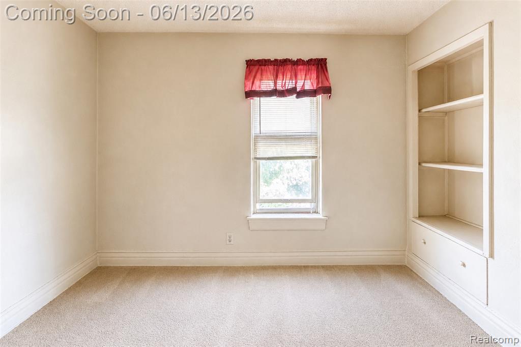 24362 Outer Drive Property Photo 29