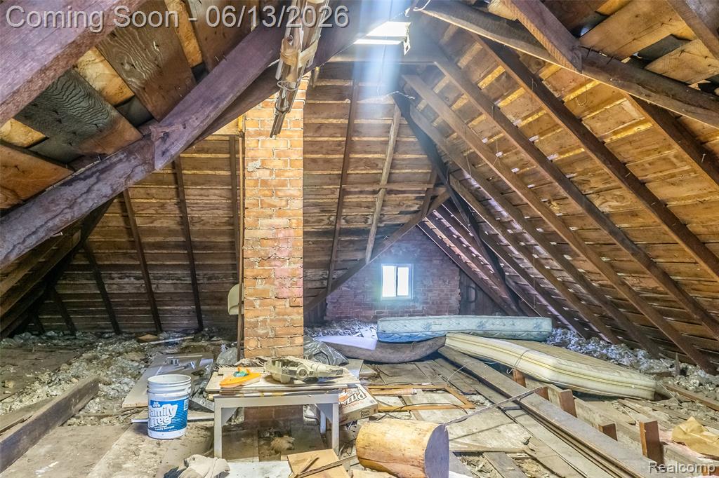 24362 Outer Drive Property Photo 34