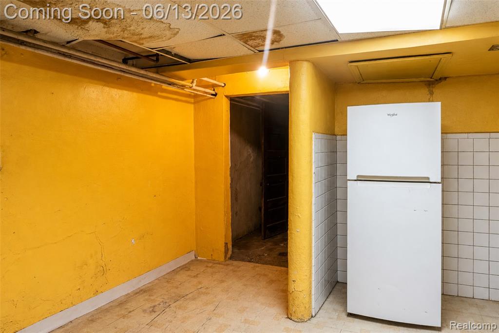 24362 Outer Drive Property Photo 38