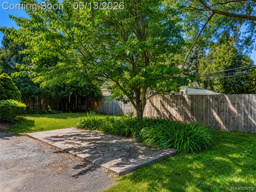 24362 Outer Drive Property Photo 44