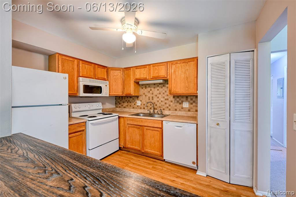 7592 Woodview Street Property Photo 4