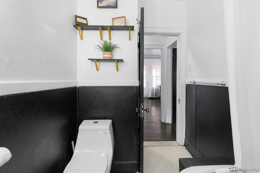 1528a Virginia Park Street Property Photo 11