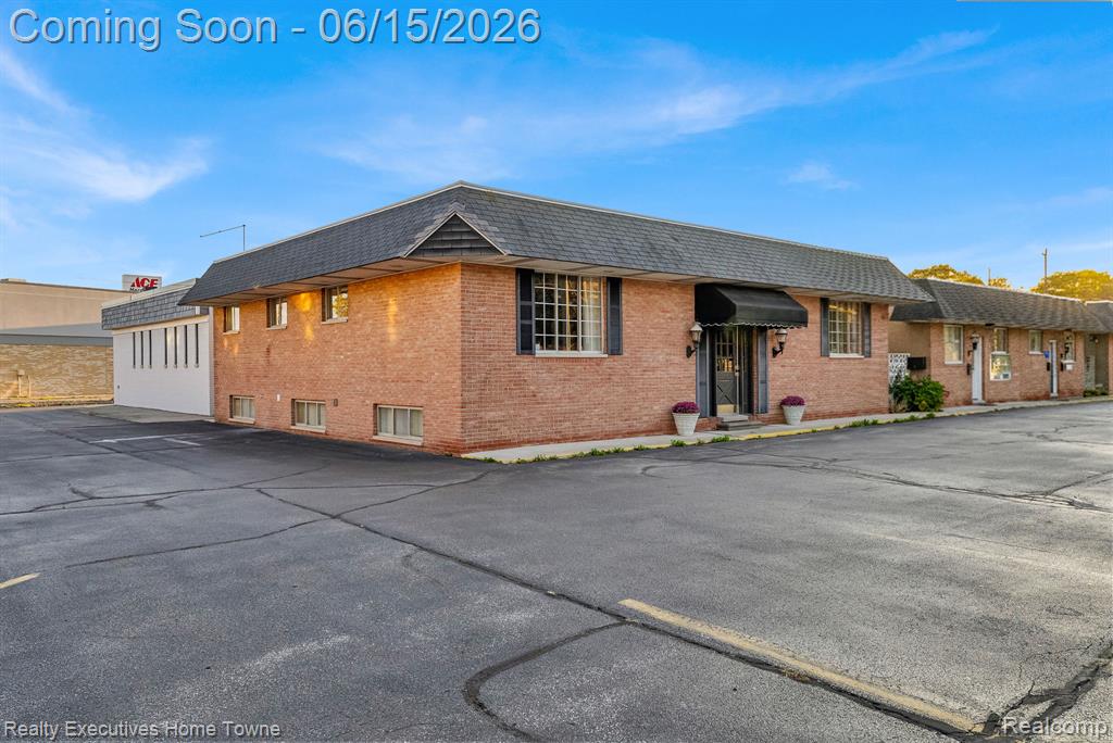2928 Pine Grove Avenue Property Photo 3