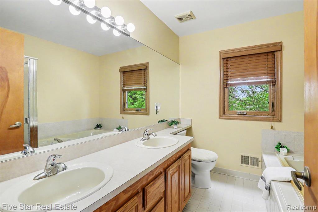 10100 Abrams Fork Property Photo 12
