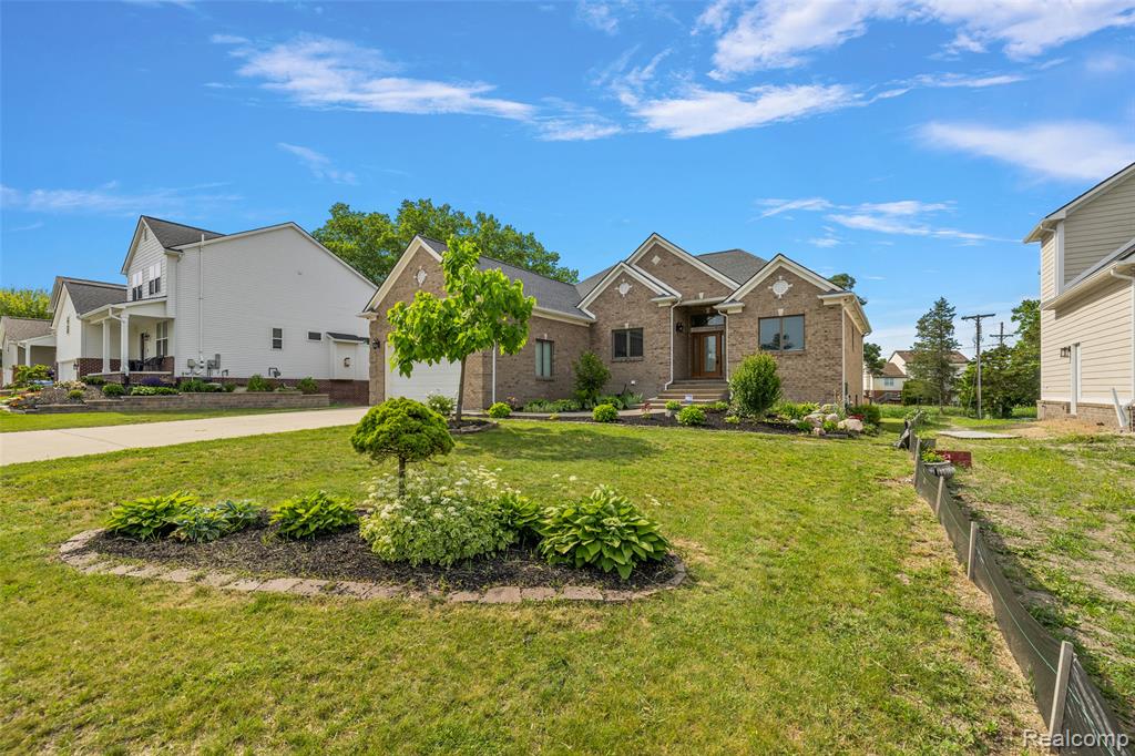 1820 Crimson Ridge Drive Property Photo 1