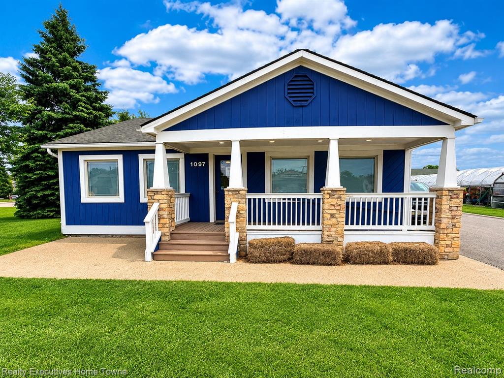 1097 S Lapeer Road Property Photo 1