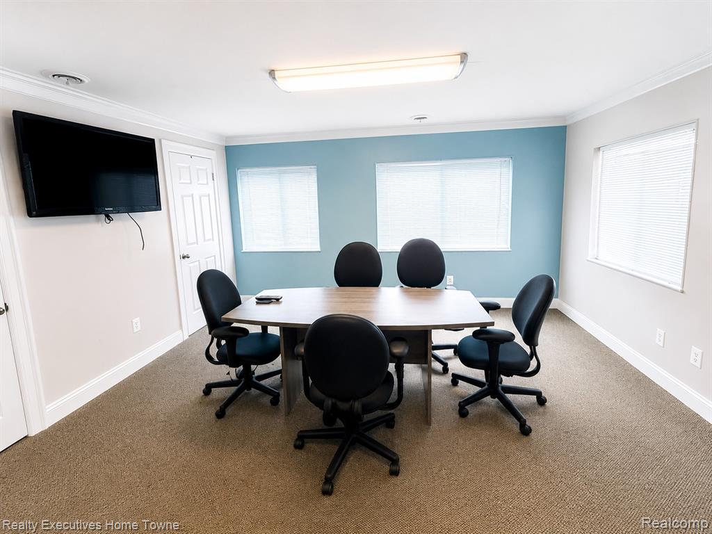 1097 S Lapeer Road Property Photo 4