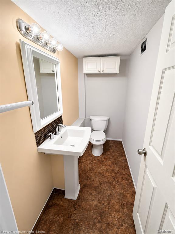 1097 S Lapeer Road Property Photo 10