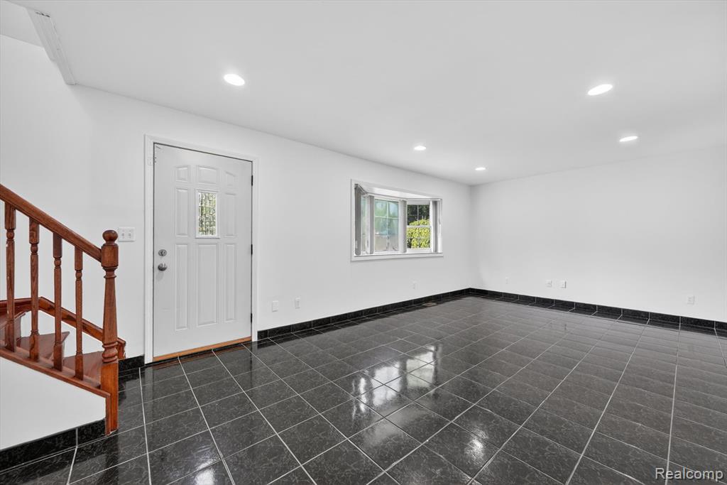 8452 Doncaster Dr Property Photo 10