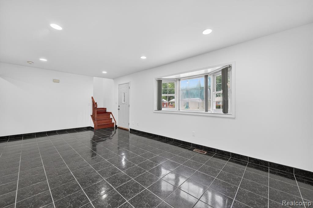 8452 Doncaster Dr Property Photo 11
