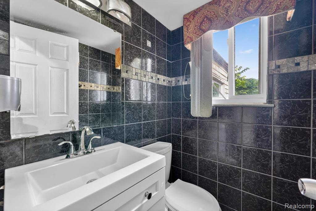 8452 Doncaster Dr Property Photo 24
