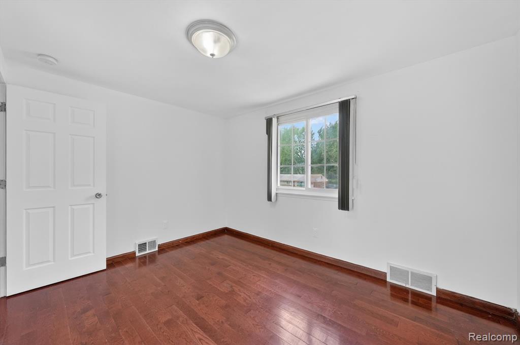 8452 Doncaster Dr Property Photo 33