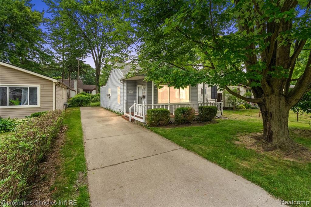27428 Townley Street Property Photo 1