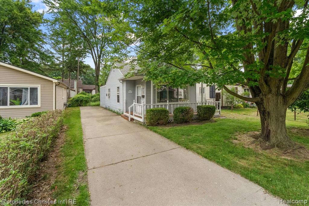 27428 Townley Street Property Photo 3
