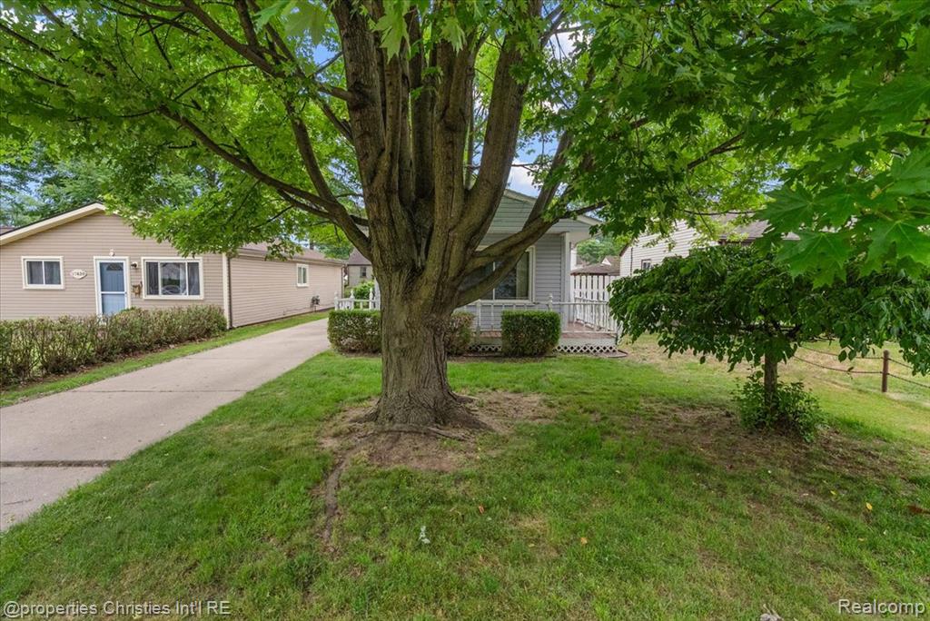 27428 Townley Street Property Photo 4