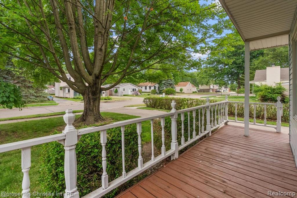 27428 Townley Street Property Photo 8