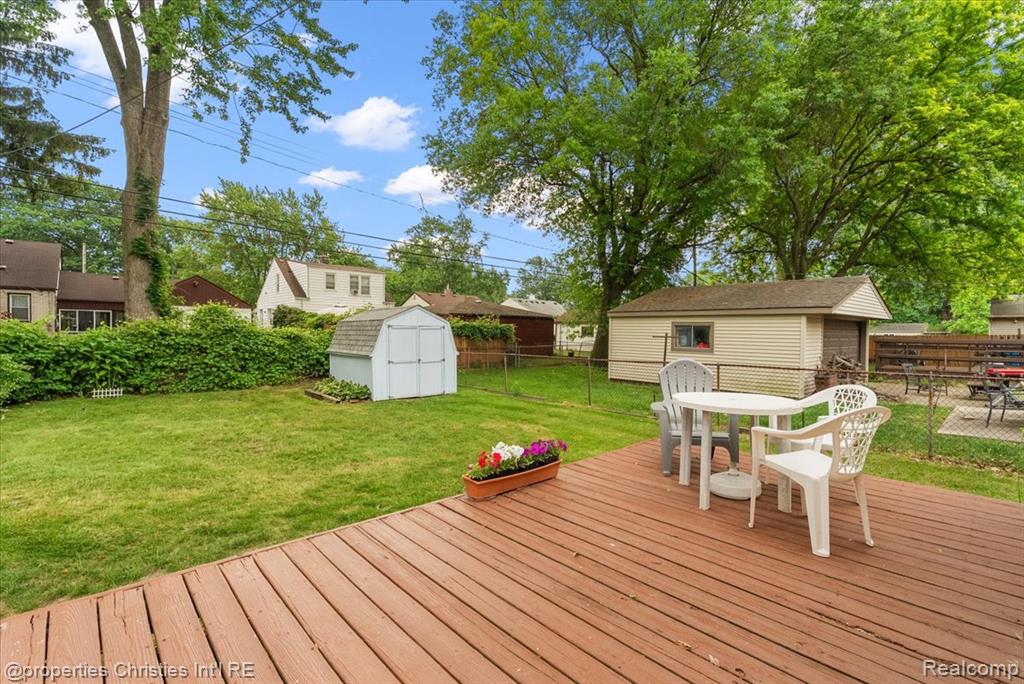 27428 Townley Street Property Photo 13