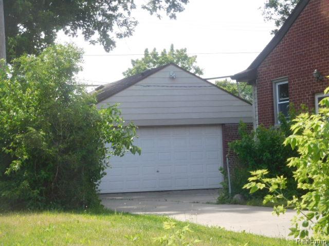 23855 Couzens Avenue Property Photo 2