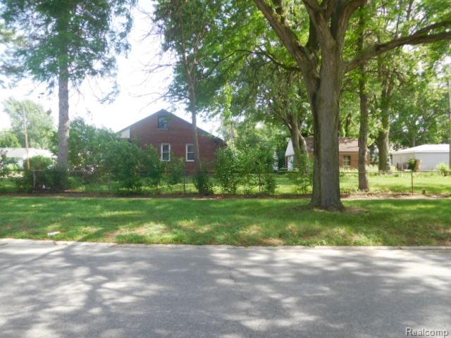 23855 Couzens Avenue Property Photo 4