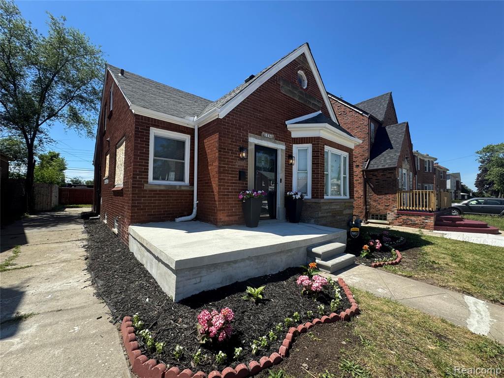 18421 Kentucky Street Property Photo 2