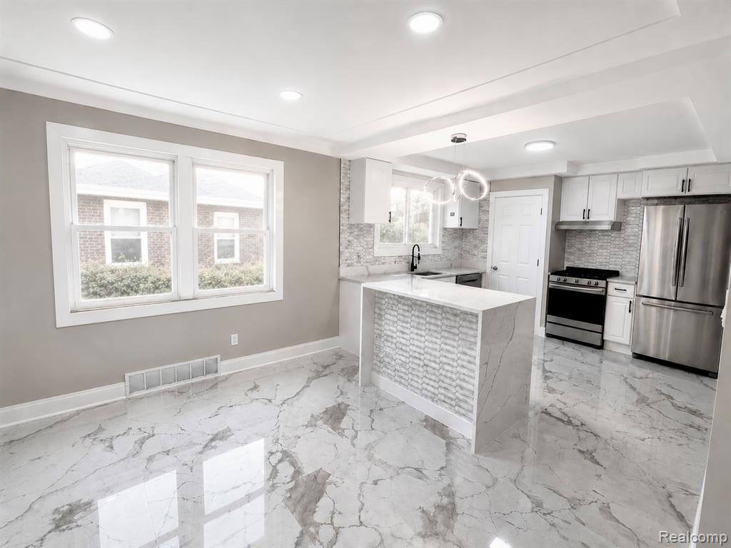 18421 Kentucky Street Property Photo 8