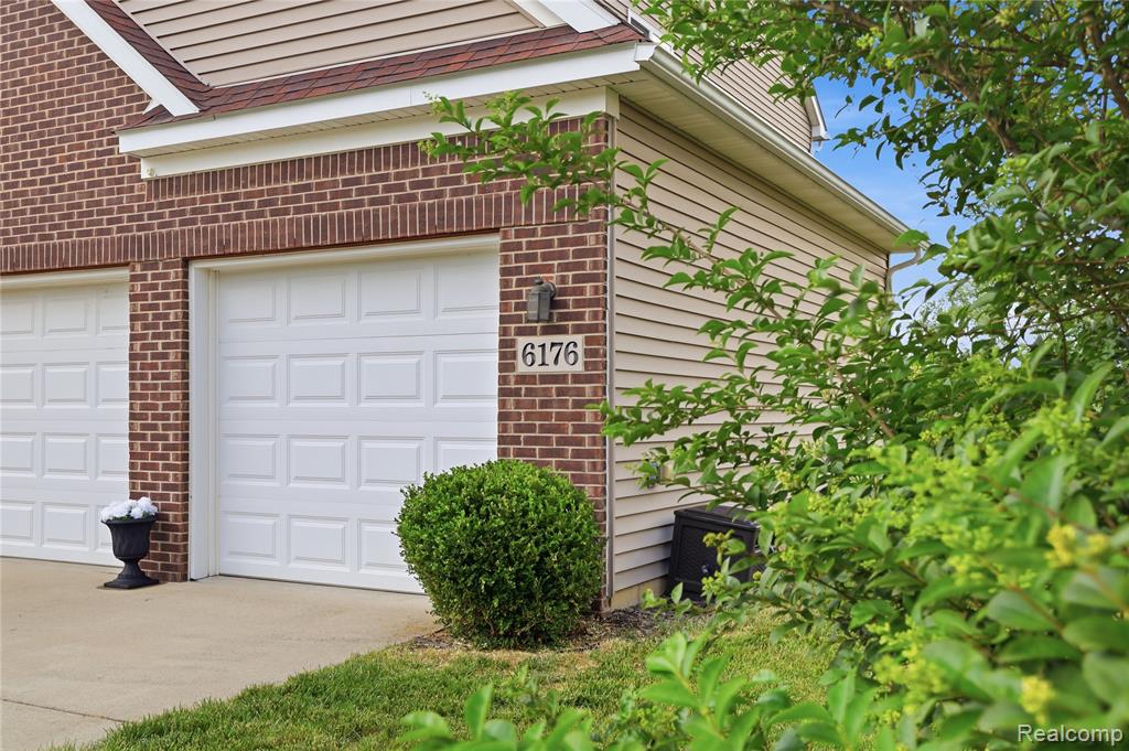 6176 Sterling Trail Property Photo 5