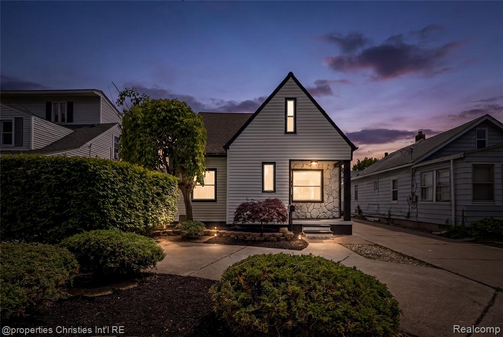 22502 Beach Street Property Photo 1