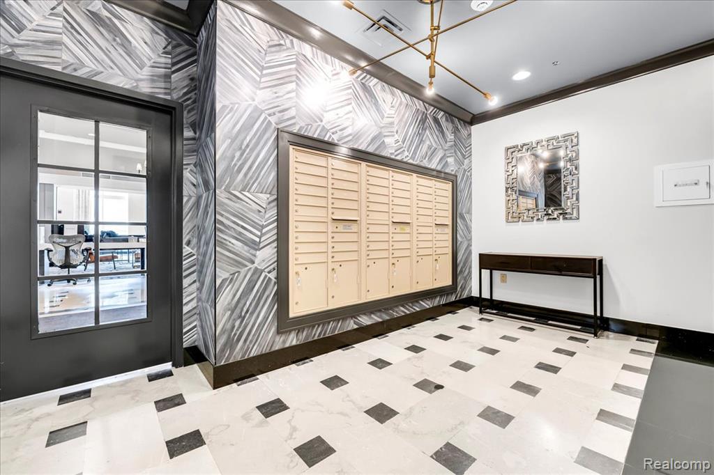 525 W Lafayette Boulevard Property Photo 1