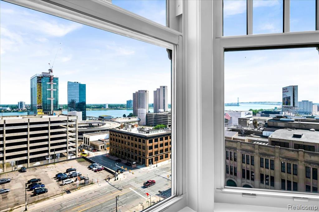 525 W Lafayette Boulevard Property Photo 3