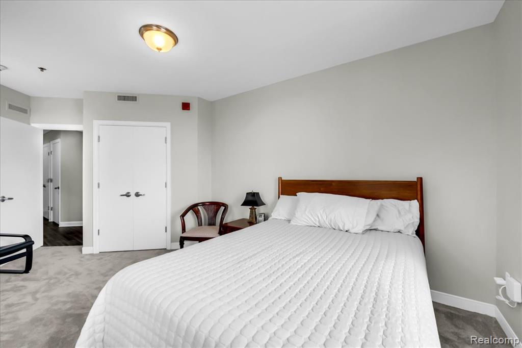 525 W Lafayette Boulevard Property Photo 5