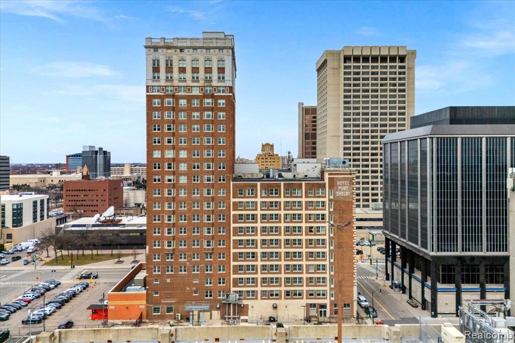 525 W Lafayette Boulevard Property Photo 7