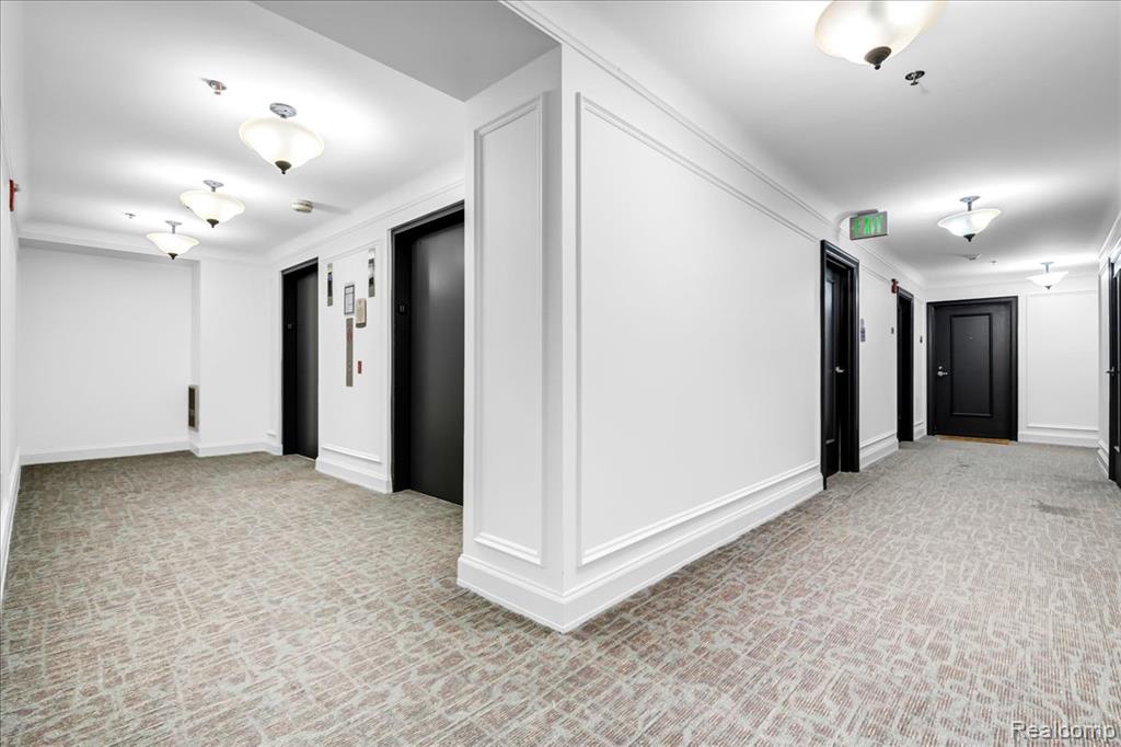 525 W Lafayette Boulevard Property Photo 11
