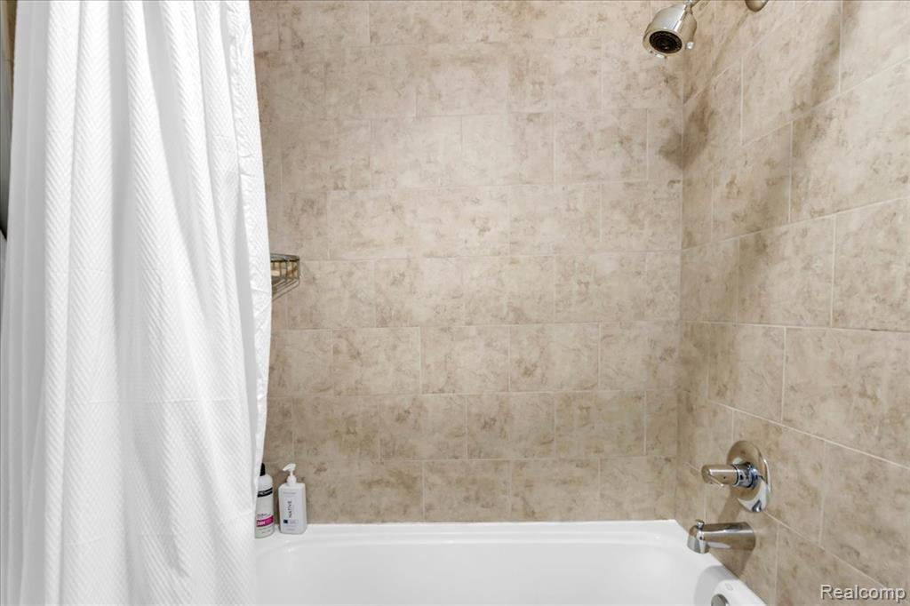 525 W Lafayette Boulevard Property Photo 27