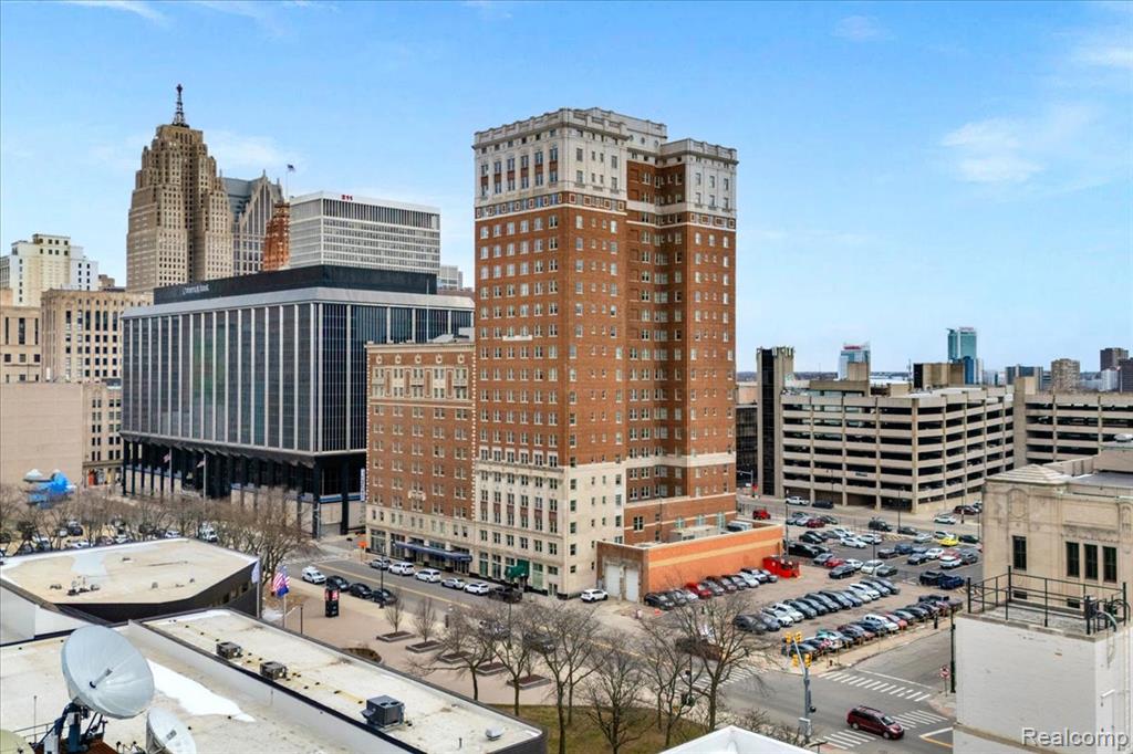 525 W Lafayette Boulevard Property Photo 1