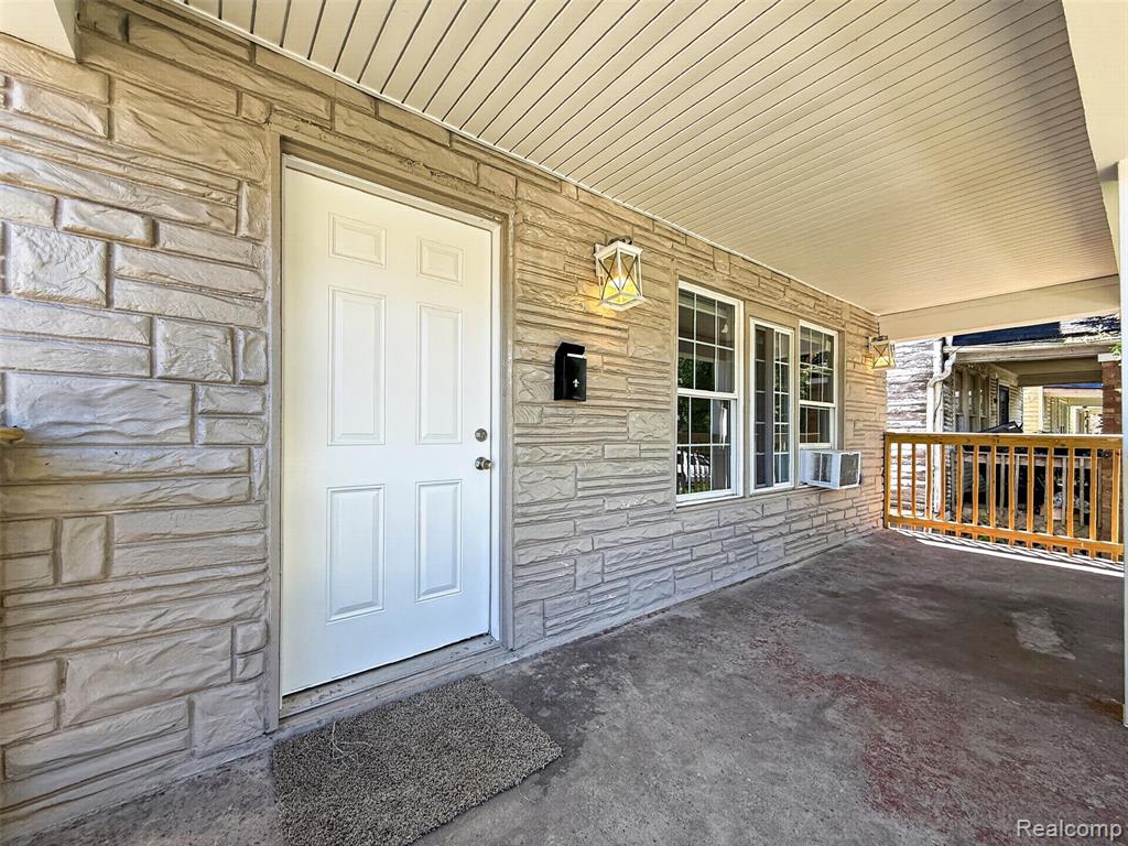 5345 Seebaldt Street Property Photo 4