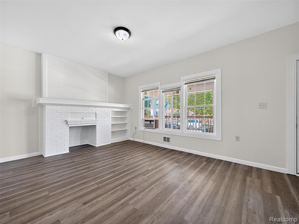 5345 Seebaldt Street Property Photo 5