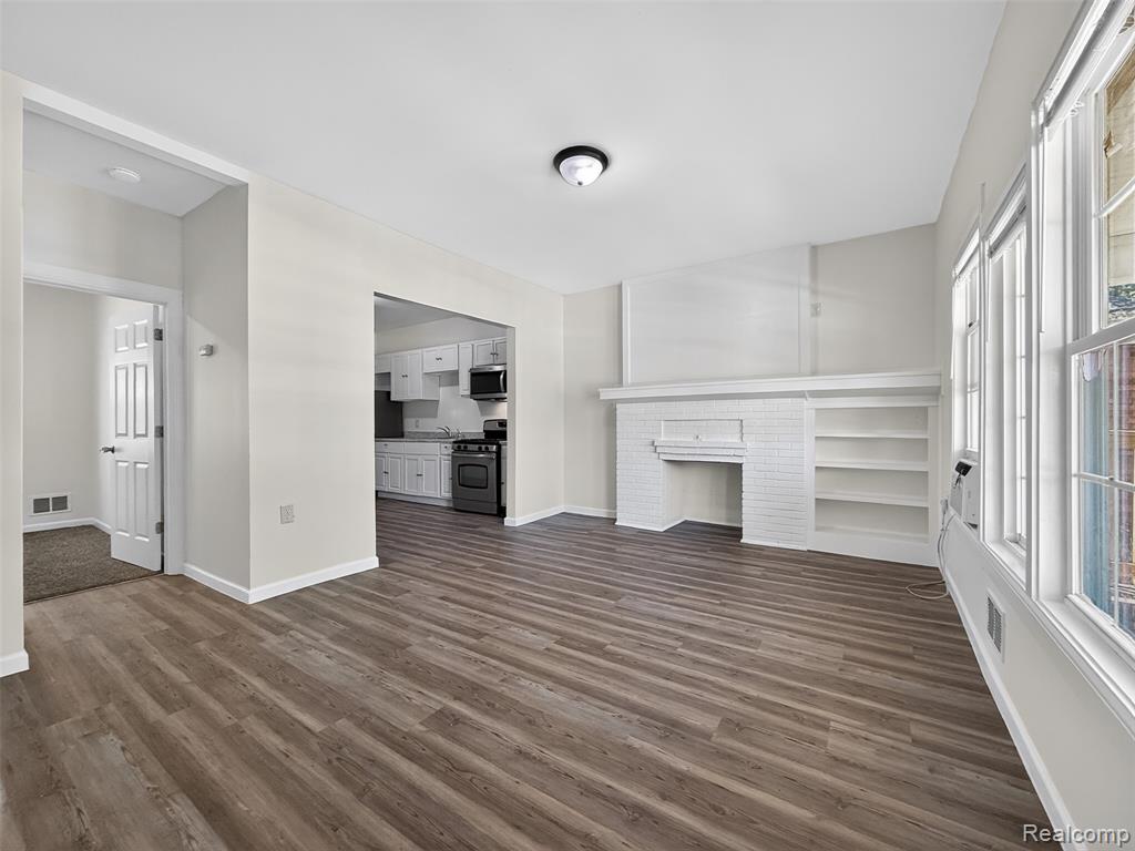 5345 Seebaldt Street Property Photo 7