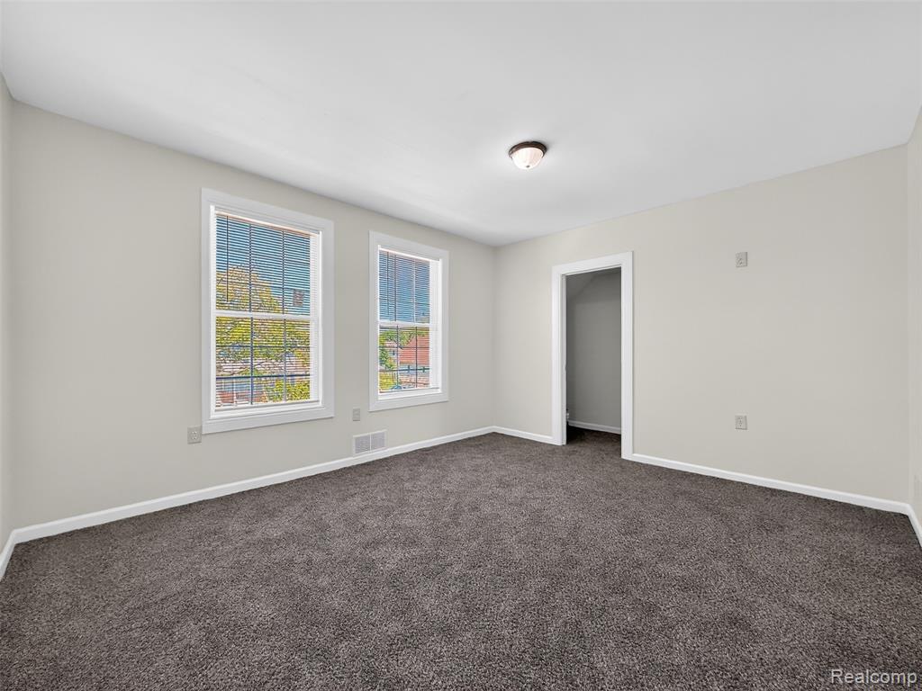 5345 Seebaldt Street Property Photo 13