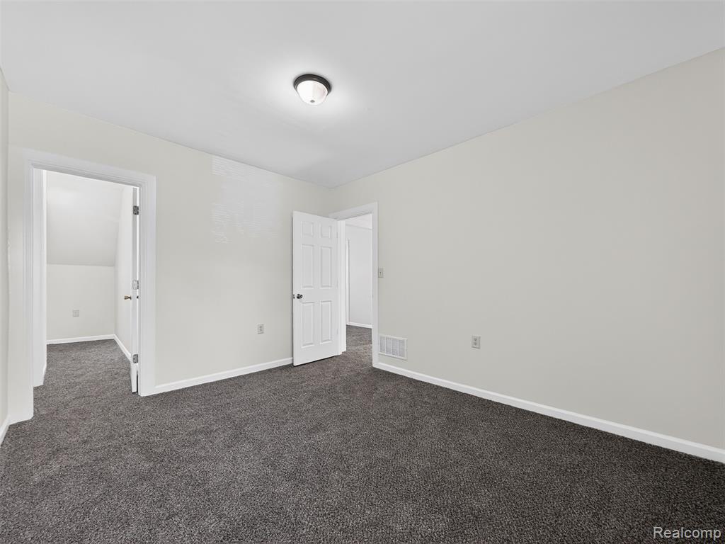 5345 Seebaldt Street Property Photo 14