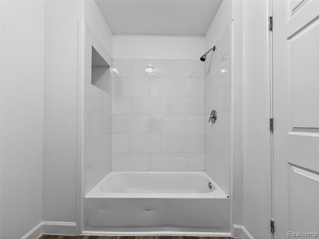 5345 Seebaldt Street Property Photo 16