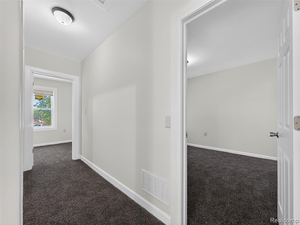 5345 Seebaldt Street Property Photo 17