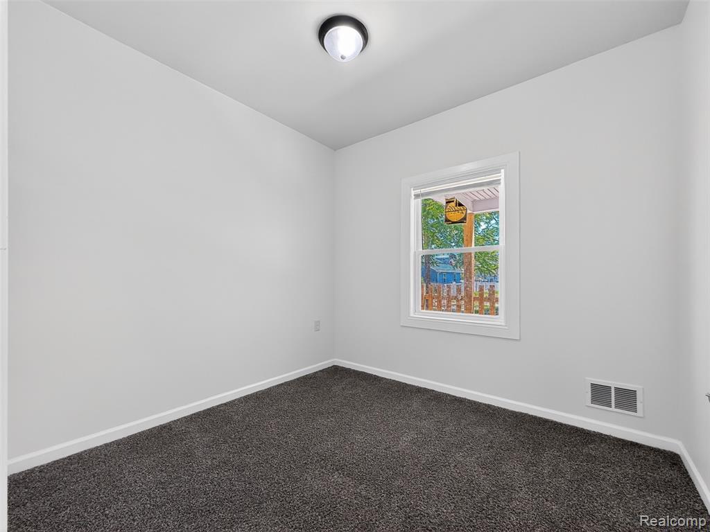 5345 Seebaldt Street Property Photo 18