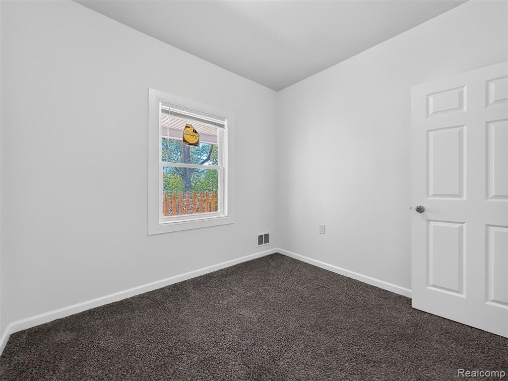 5345 Seebaldt Street Property Photo 19