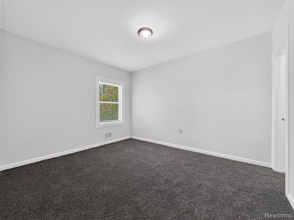 5345 Seebaldt Street Property Photo 20