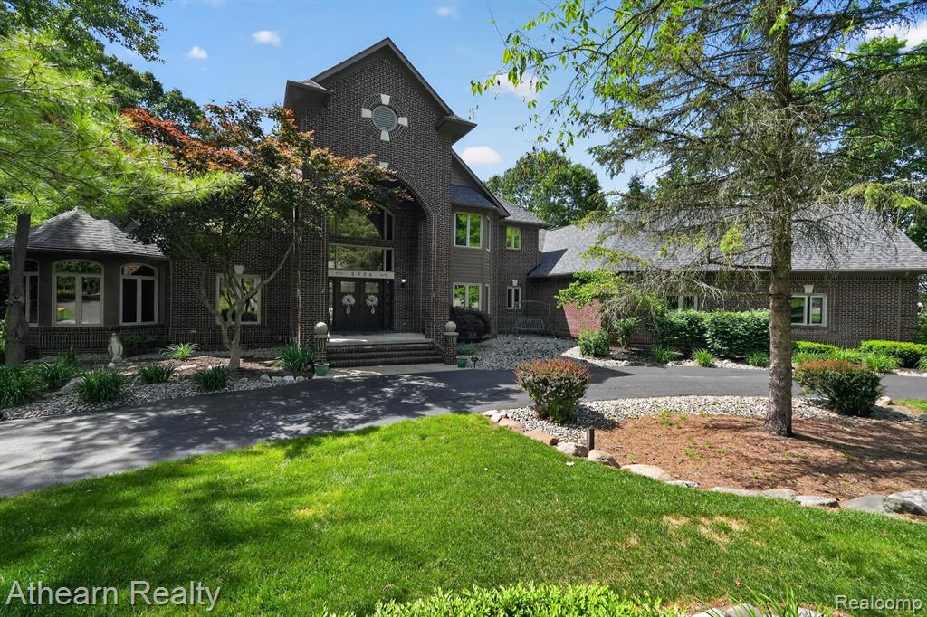 5326 Lake Forest Boulevard Property Photo 1