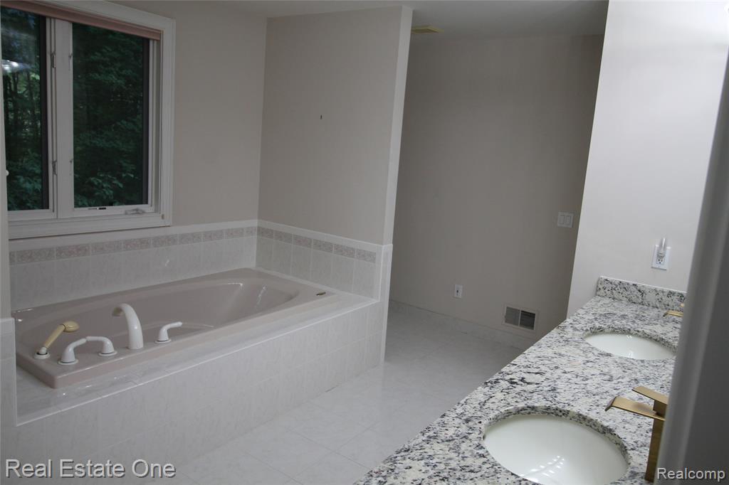 3417 Hidden Oaks Lane Property Photo 27