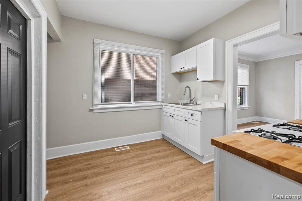 2254 Taylor Unit #1 Street Property Photo 13