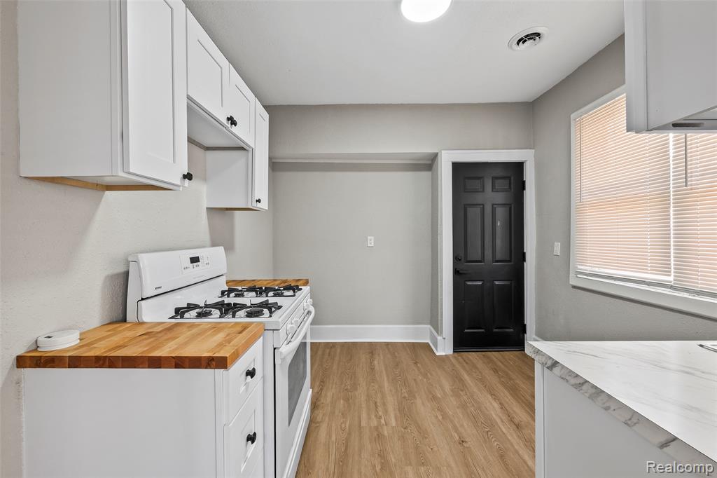 2254 Taylor Unit #2 Street Property Photo 12